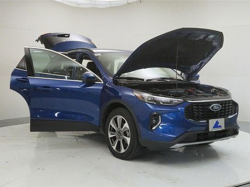 Used 2023 Ford Escape Platinum w/ Premium Technology Package image 9