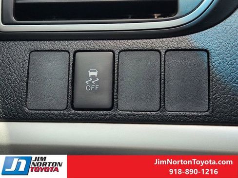 Used 2016 Toyota Camry SE FWD image 24