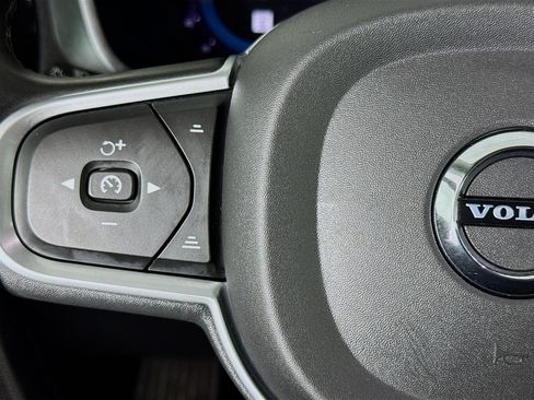 Used 2022 Volvo XC60 T8 Inscription image 13