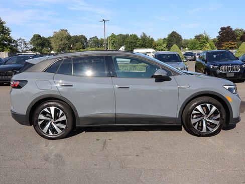 Used 2023 Volkswagen ID.4 Pro image 5