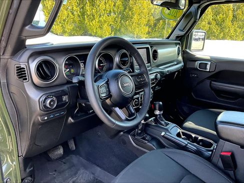 Used 2023 Jeep Wrangler Unlimited w/ Cold Weather Group image 8