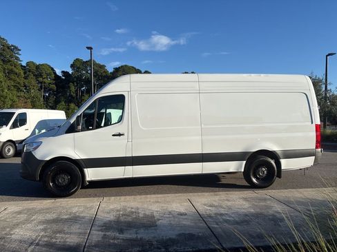 Used 2025 Mercedes-Benz Sprinter 2500 image 6