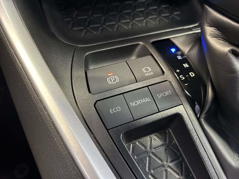 Used 2024 Toyota RAV4 XLE FWD image 21