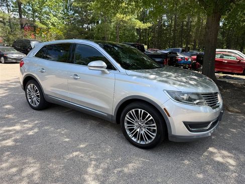 Used 2016 Lincoln MKX Reserve w/ Climate Package FWD image 5