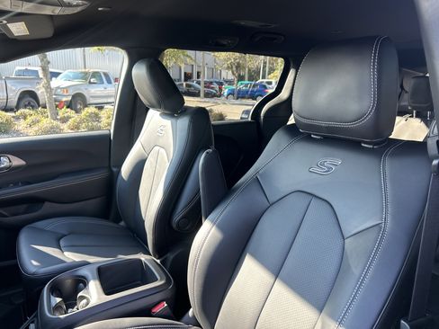 New 2026 Chrysler Pacifica Select w/ S Appearance Package image 14