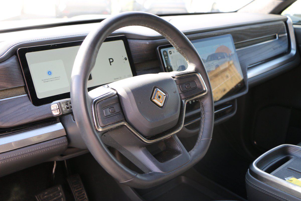 Used 2025 Rivian R1S Adventure Dual AWD/4WD image 17