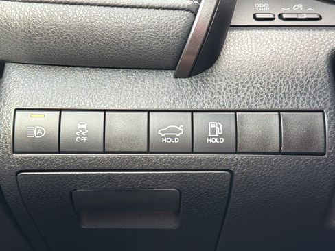 Used 2019 Toyota Camry SE FWD image 12