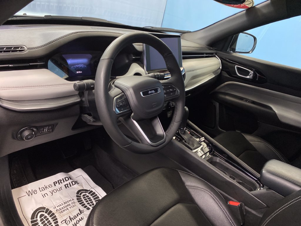 Certified 2025 Jeep Compass Limited AWD/4WD image 12