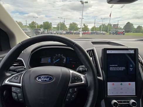 Used 2023 Ford Edge SEL w/ Convenience Package AWD/4WD image 3