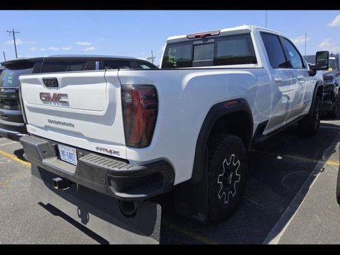 Used 2025 GMC Sierra 2500 AT4X AWD/4WD image 8