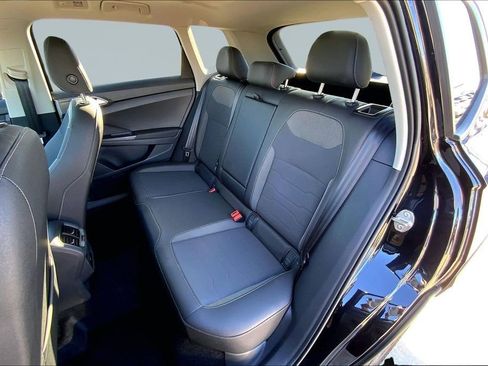 Certified 2025 Volkswagen Taos SE image 25