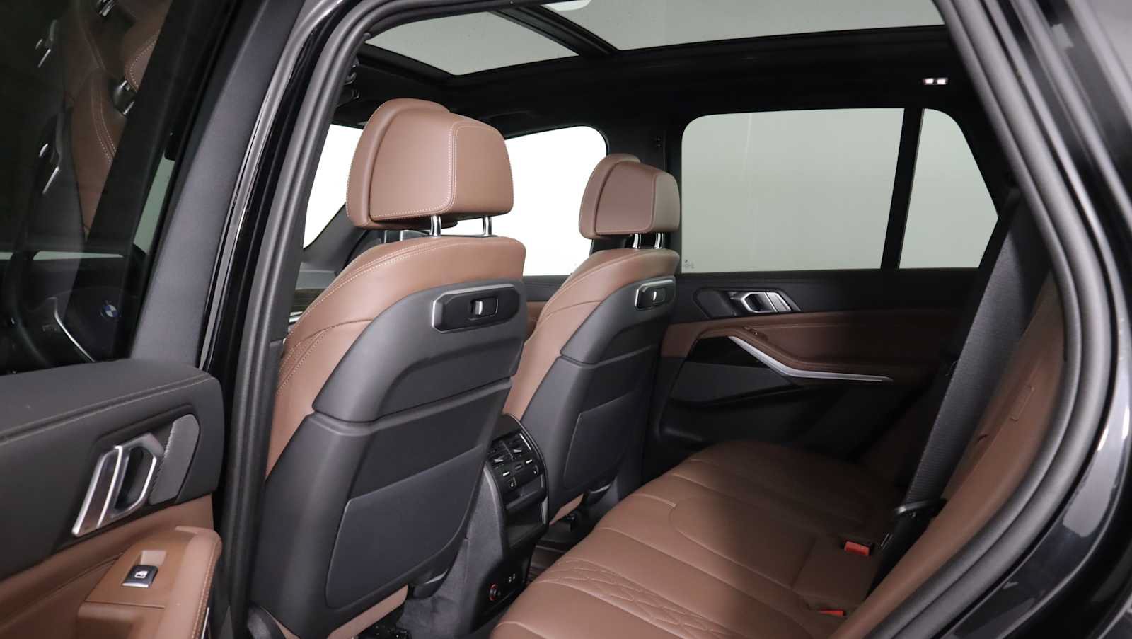 Used 2025 BMW X5 xDrive50e w/ Premium Package AWD/4WD image 13
