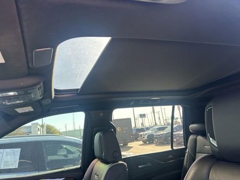 Used 2021 Cadillac Escalade ESV Premium Luxury image 11