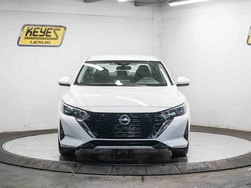 Used 2025 Nissan Sentra SV image 6