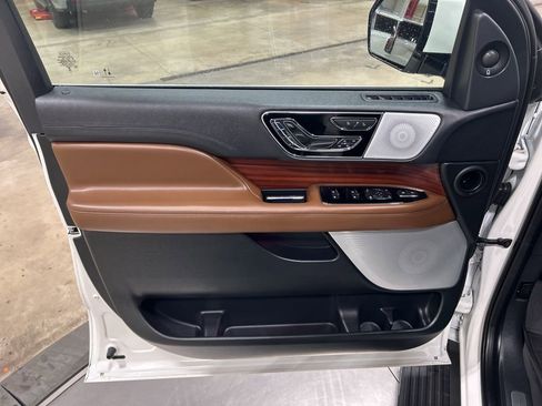 Certified 2024 Lincoln Navigator L Reserve image 13