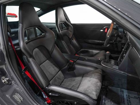 Used 2010 Porsche 911 GT3 RS image 17