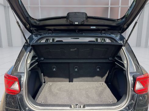 Used 2025 Hyundai Venue SEL FWD image 12