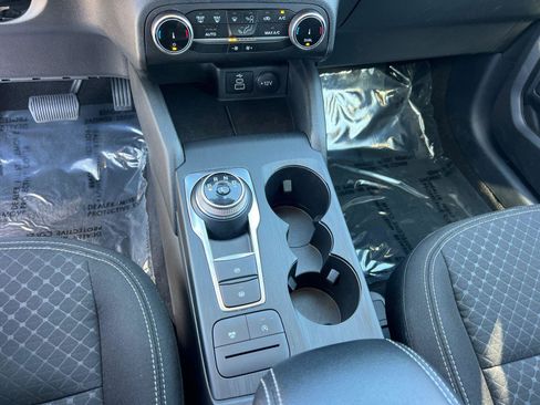 Used 2025 Ford Escape Active AWD/4WD image 30