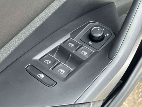 Used 2023 Volkswagen Jetta SE w/ Panoramic Sunroof Package FWD image 21