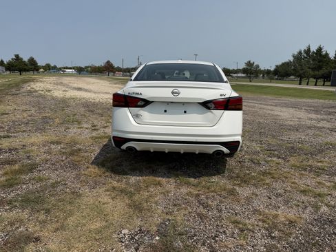 Used 2024 Nissan Altima 2.5 SV w/ SV Premium Package FWD image 4
