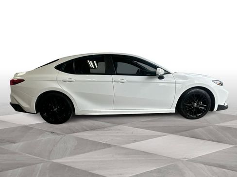 Used 2025 Toyota Camry SE FWD image 9