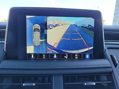 Used 2022 Chevrolet Suburban Z71 w/ Z71 Off-Road Package image 30