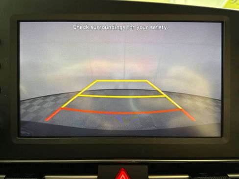 Used 2023 Hyundai Elantra SE FWD image 17