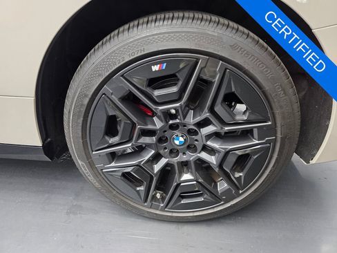 Certified 2026 BMW iX xDrive60 w/ M Sport Package AWD/4WD image 17