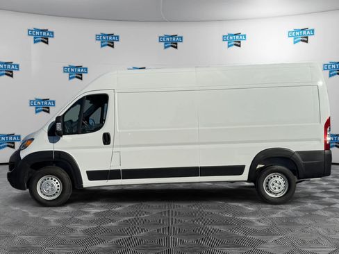 Used 2025 RAM ProMaster 2500 w/ Convenience Group image 3