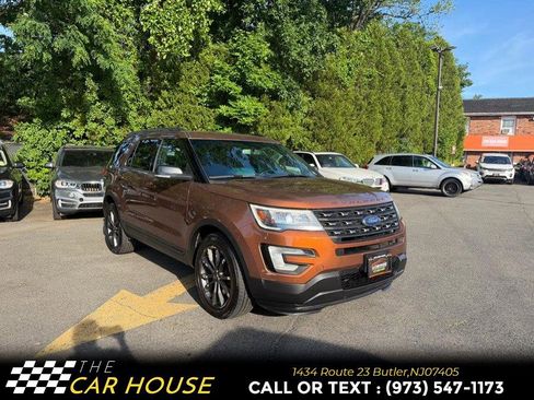 Used 2017 Ford Explorer XLT w/ Equipment Group 202A AWD/4WD image 11