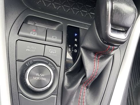 Used 2022 Toyota RAV4 SE w/ Weather & Moonroof Package AWD/4WD image 36