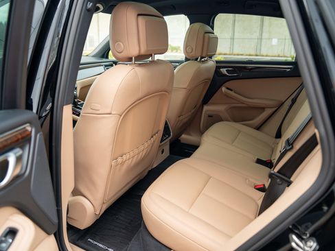 New 2026 Porsche Macan image 24