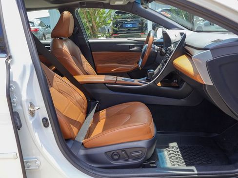 Used 2020 Toyota Avalon Limited FWD image 9