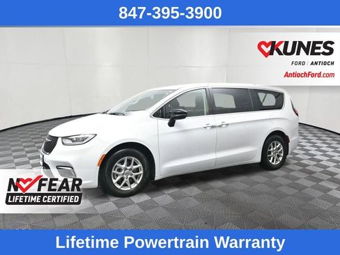 Used 2024 Chrysler Pacifica Touring-L FWD image 5