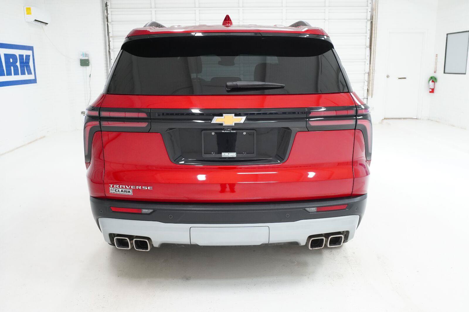Used 2025 Chevrolet Traverse LT w/ Driver Confidence Package FWD image 26