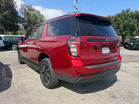 Used 2024 Chevrolet Suburban RST w/ Luxury Package RWD image 3
