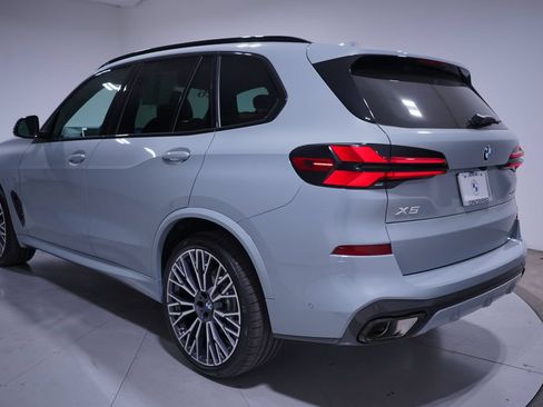 Used 2026 BMW X5 xDrive40i w/ M Sport Package AWD/4WD image 3
