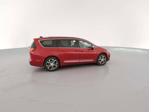 New 2026 Chrysler Pacifica Pinnacle image 13