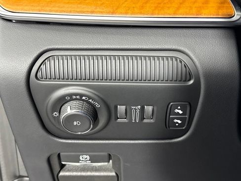 Certified 2024 Jeep Grand Wagoneer L Series III AWD/4WD image 33