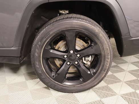 Used 2023 Jeep Grand Cherokee L Laredo AWD/4WD image 19