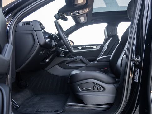 Certified 2026 Porsche Cayenne AWD/4WD image 23