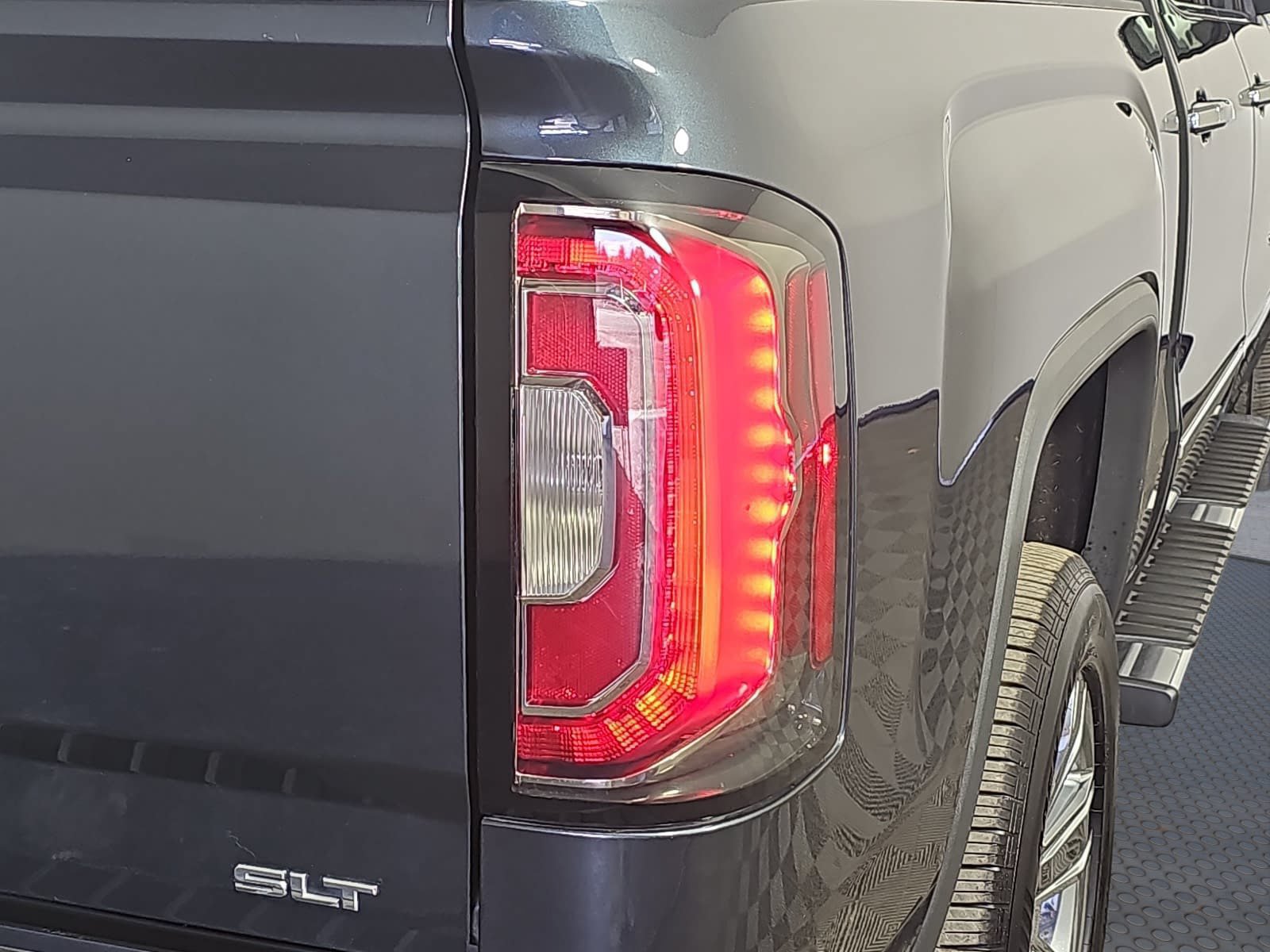 Used 2018 GMC Sierra 1500 SLT AWD/4WD image 30