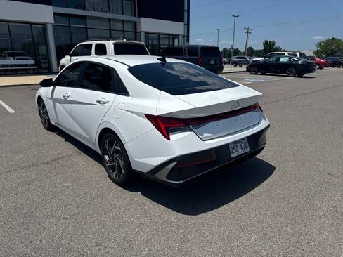 Used 2024 Hyundai Elantra SEL w/ Convenience Package FWD image 5