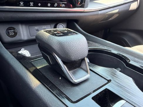 Used 2025 Nissan Rogue SV FWD image 7