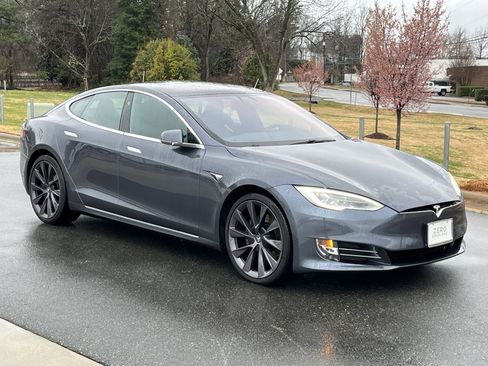 Used 2020 Tesla Model S Long Range Plus image 1