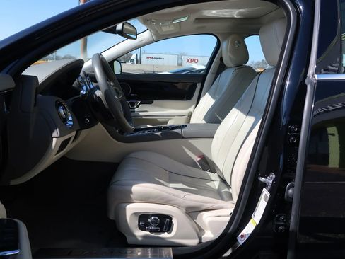 Used 2017 Jaguar XJ R-Sport image 14
