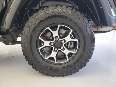 Used 2023 Jeep Gladiator Willys image 10