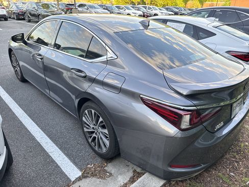 Used 2021 Lexus ES 350 w/ Premium Package FWD image 3