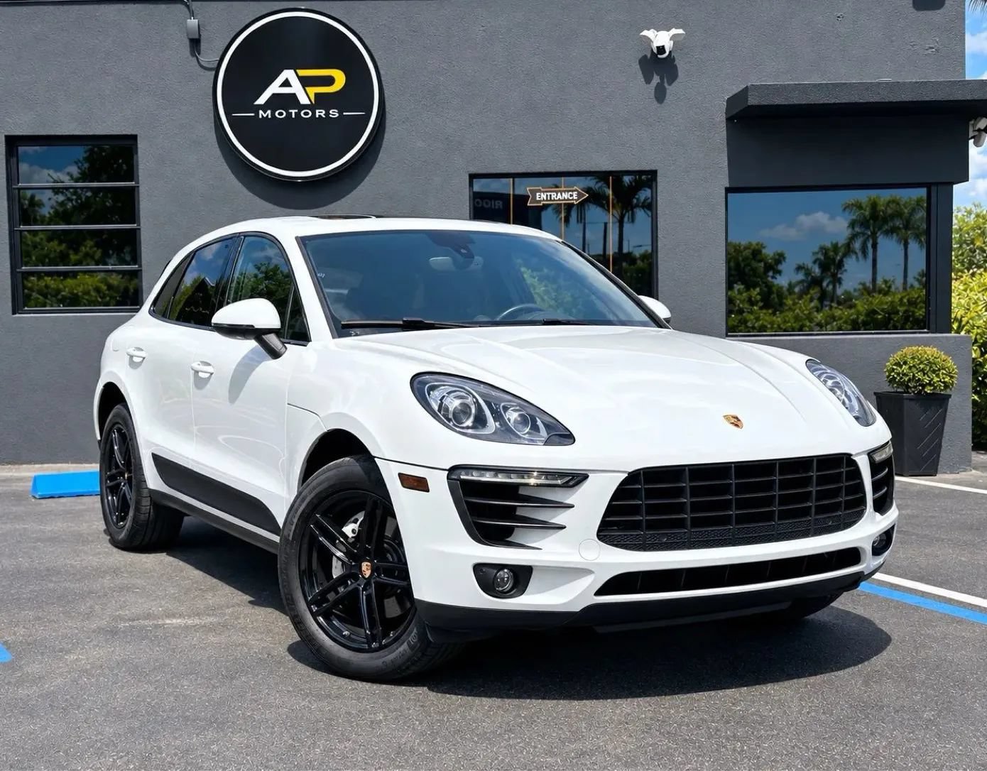 Used 2016 Porsche Macan S AWD/4WD image 1