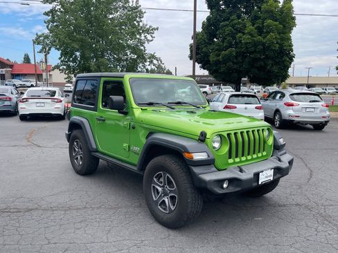 Used 2018 Jeep Wrangler Sport AWD/4WD image 7